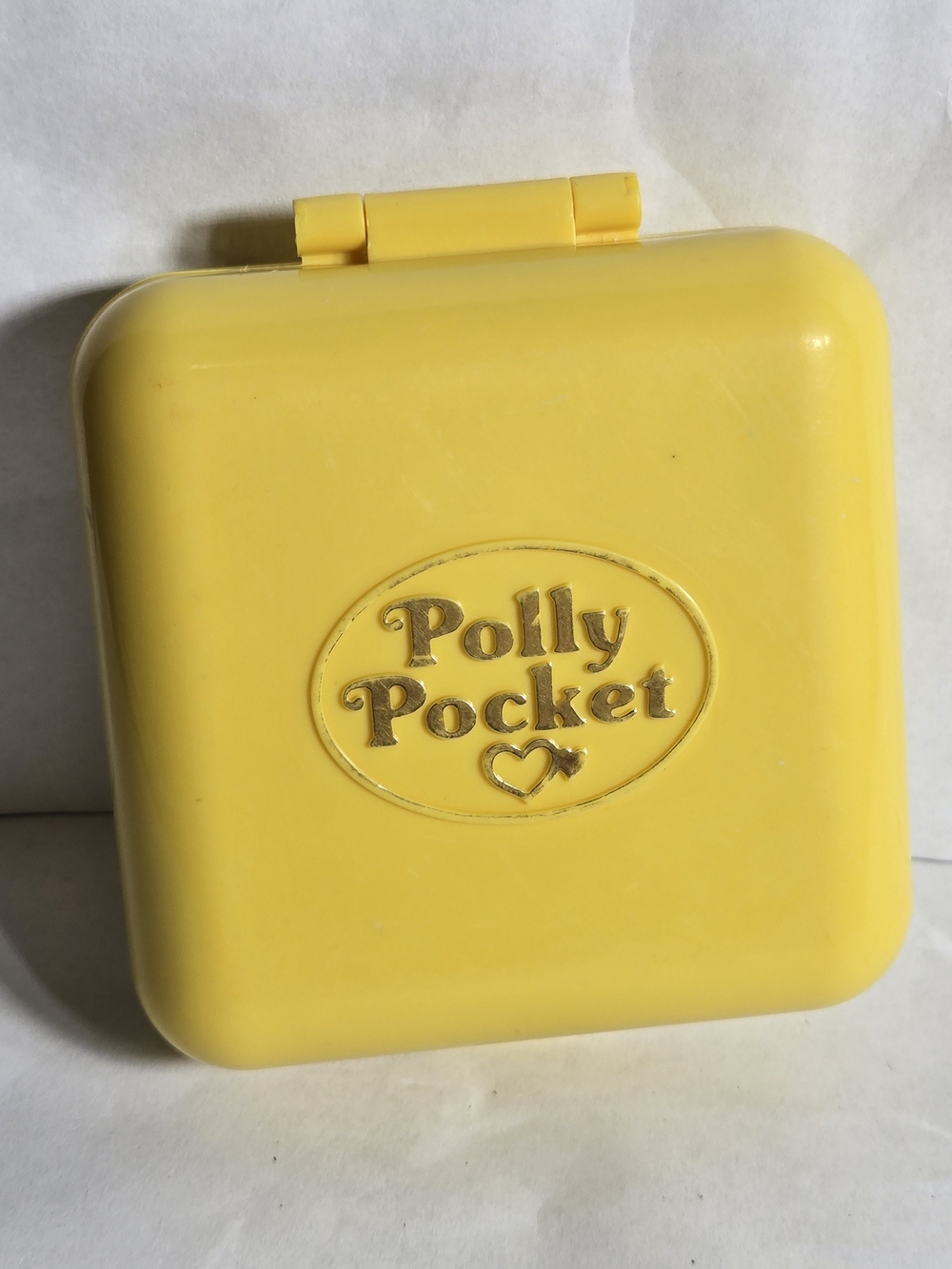 1989 Polly Pocket Midge’s Play School Nursery Compact Yellow Bluebird W 1 Figure